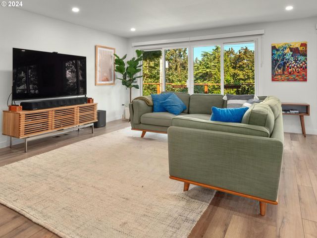 818 ASH St, Lake Oswego, OR 97034