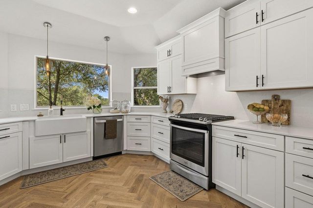 4253 Canyon Glen CIR, Austin, TX 78732