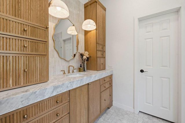 4253 Canyon Glen CIR, Austin, TX 78732