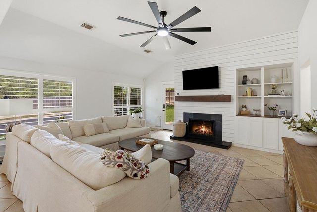 4253 Canyon Glen CIR, Austin, TX 78732