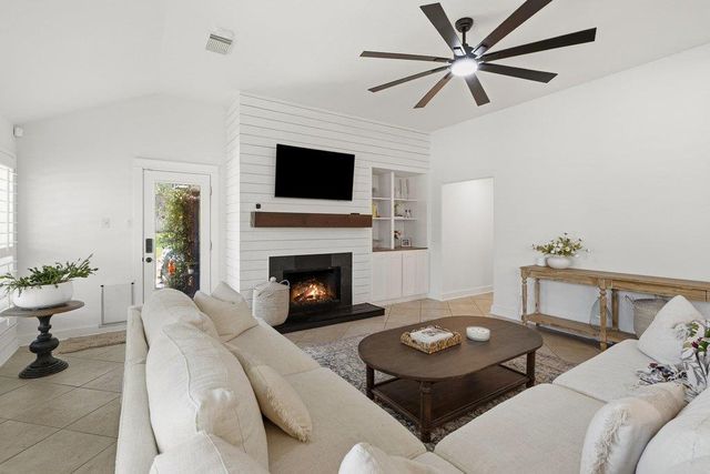 4253 Canyon Glen CIR, Austin, TX 78732