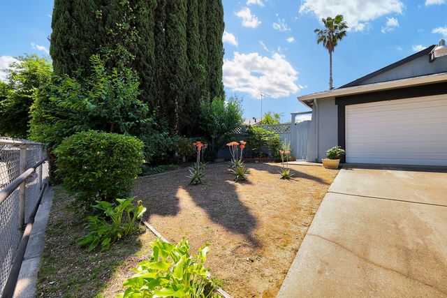 7299 Dutch Flat Dr, North Highlands, CA 95660