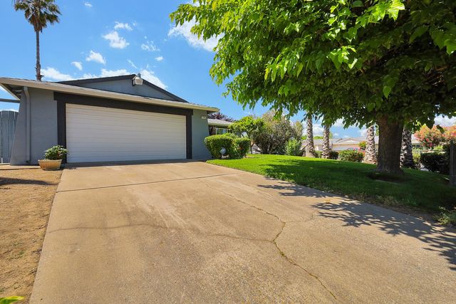 7299 Dutch Flat Dr, North Highlands, CA 95660