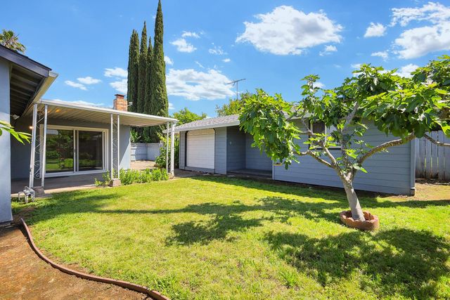7299 Dutch Flat Dr, North Highlands, CA 95660