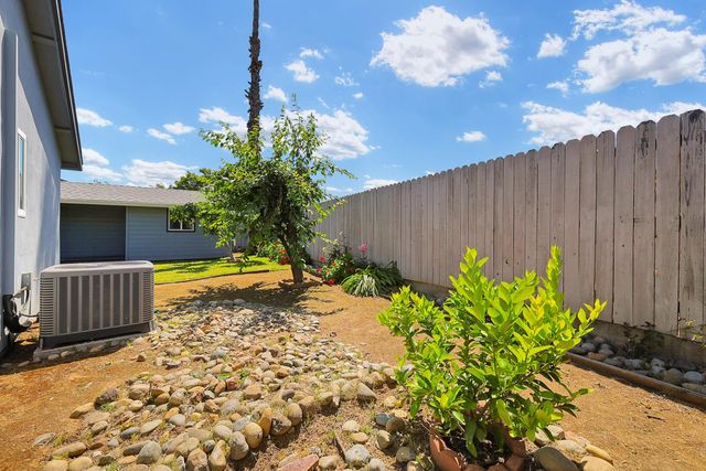 7299 Dutch Flat Dr, North Highlands, CA 95660