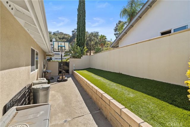 9408 True Knoll Drive, Tujunga, CA 91042