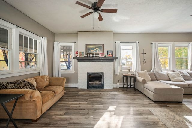 212 3rd Avenue, Melbourne, IA 50162