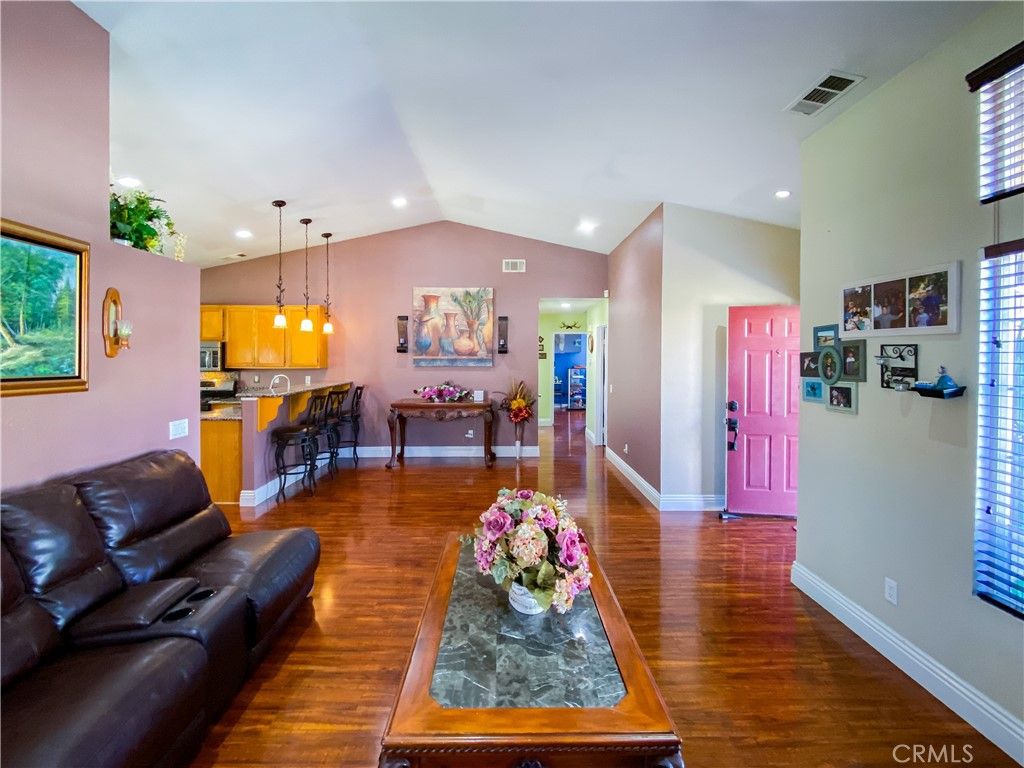 Image 10 of property listing at 3320 Kipper, Palmdale, CA 93535