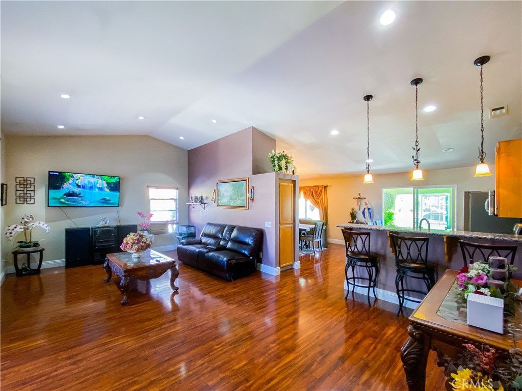 Image 11 of property listing at 3320 Kipper, Palmdale, CA 93535