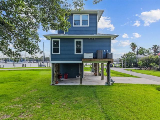 403 W Shore Drive, Clear Lake Shores, TX 77565
