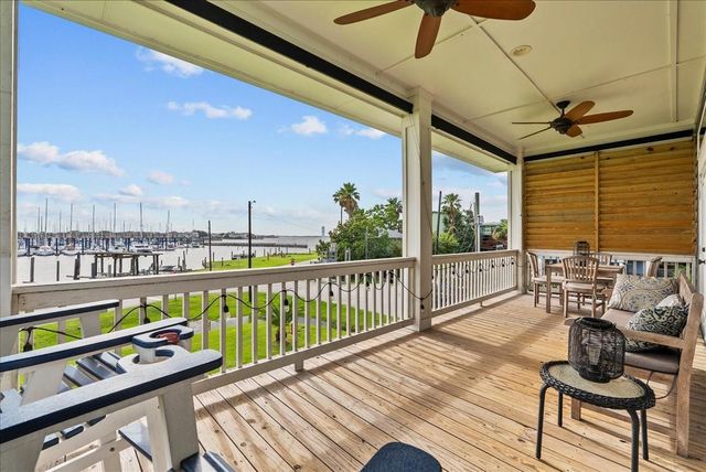 403 W Shore Drive, Clear Lake Shores, TX 77565