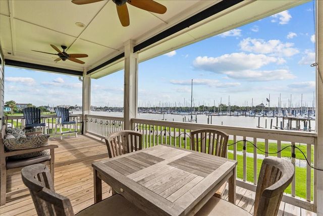 403 W Shore Drive, Clear Lake Shores, TX 77565
