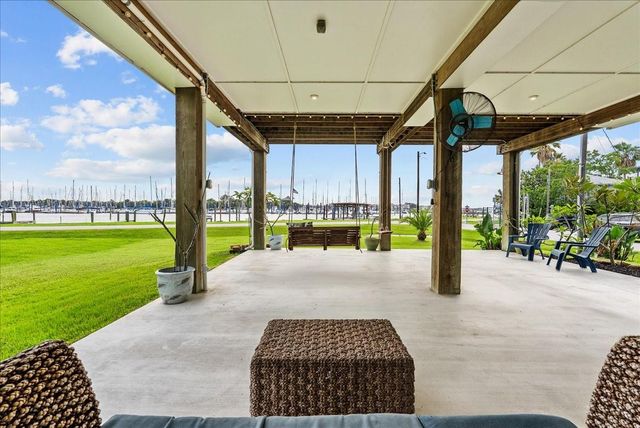 403 W Shore Drive, Clear Lake Shores, TX 77565