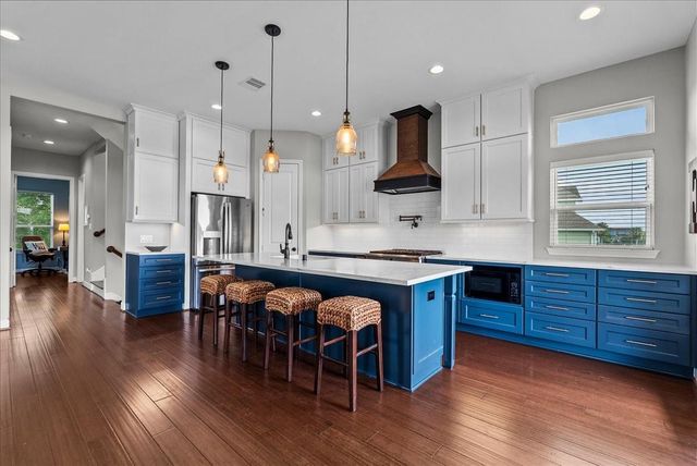 403 W Shore Drive, Clear Lake Shores, TX 77565