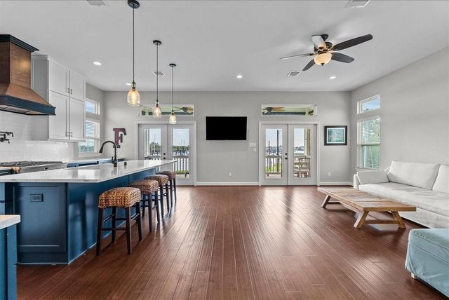 403 W Shore Drive, Clear Lake Shores, TX 77565
