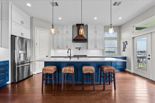 403 W Shore Drive, Clear Lake Shores, TX 77565