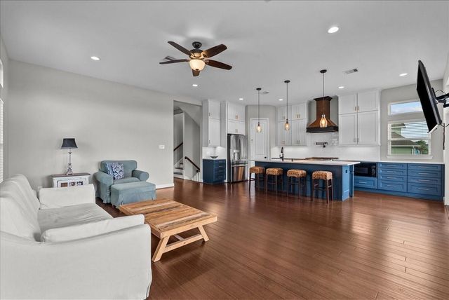 403 W Shore Drive, Clear Lake Shores, TX 77565