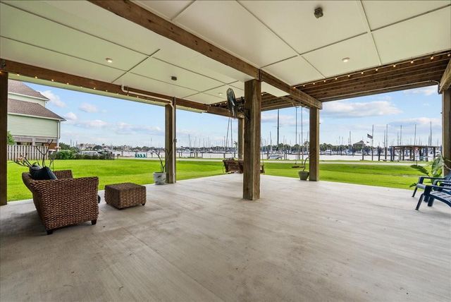 403 W Shore Drive, Clear Lake Shores, TX 77565