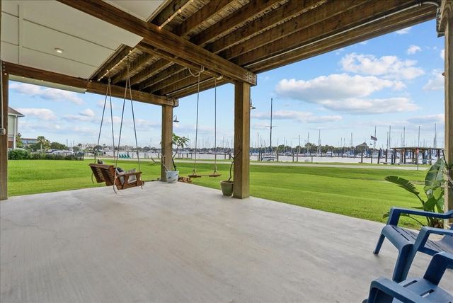 403 W Shore Drive, Clear Lake Shores, TX 77565