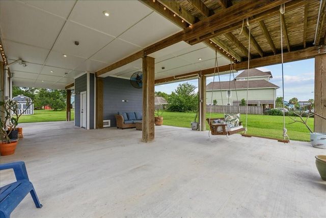403 W Shore Drive, Clear Lake Shores, TX 77565