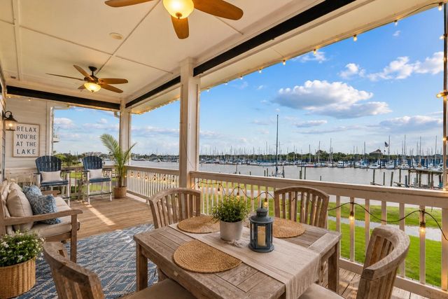 403 W Shore Drive, Clear Lake Shores, TX 77565