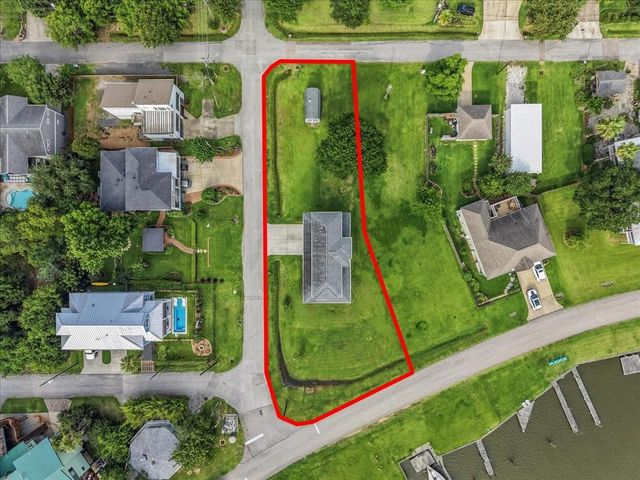 403 W Shore Drive, Clear Lake Shores, TX 77565