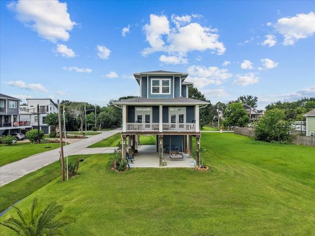 403 W Shore Drive, Clear Lake Shores, TX 77565