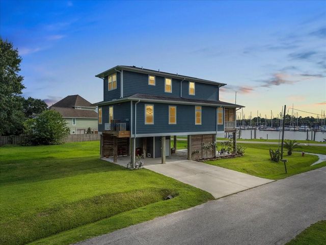 403 W Shore Drive, Clear Lake Shores, TX 77565