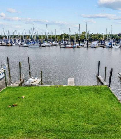 403 W Shore Drive, Clear Lake Shores, TX 77565