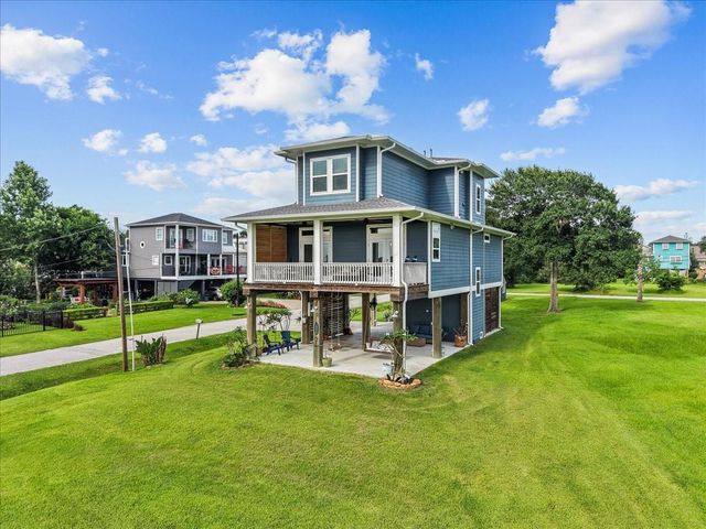 403 W Shore Drive, Clear Lake Shores, TX 77565
