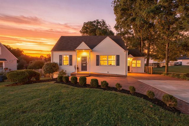 4103 WOODLAND DR, Fairfax, VA 22030