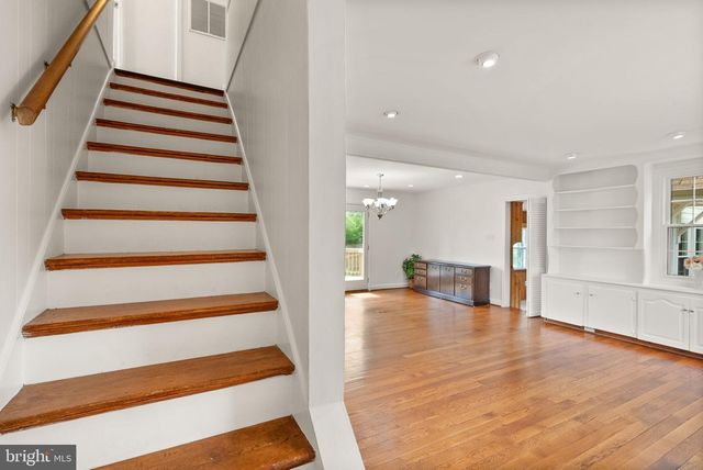 4103 WOODLAND DR, Fairfax, VA 22030