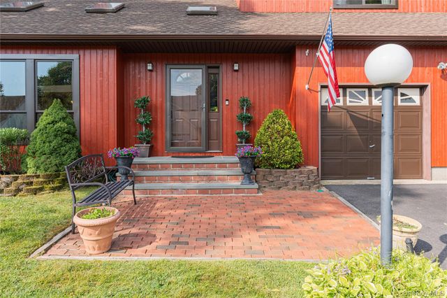 20 Debragga Avenue, East Moriches, NY 11940