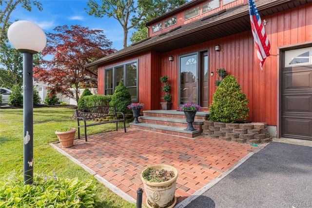 20 Debragga Avenue, East Moriches, NY 11940