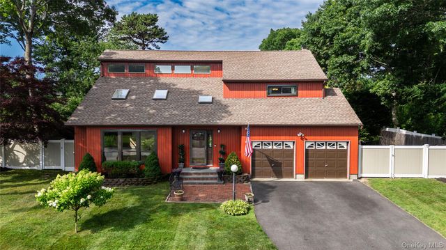 20 Debragga Avenue, East Moriches, NY 11940