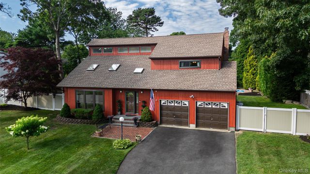 20 Debragga Avenue, East Moriches, NY 11940