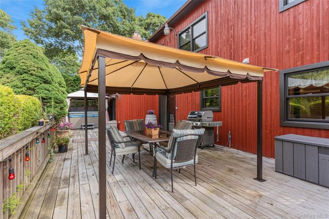 20 Debragga Avenue, East Moriches, NY 11940