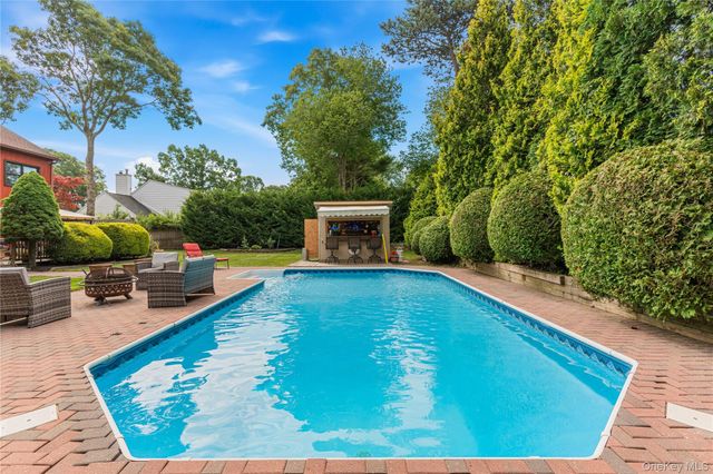 20 Debragga Avenue, East Moriches, NY 11940