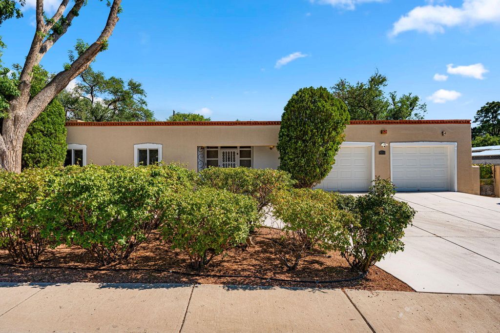 2316 HANNETT Avenue NE, Albuquerque, NM 87106