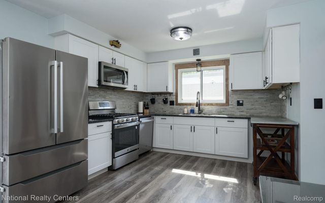 1760 Westwood Drive, Madison Heights, MI 48071