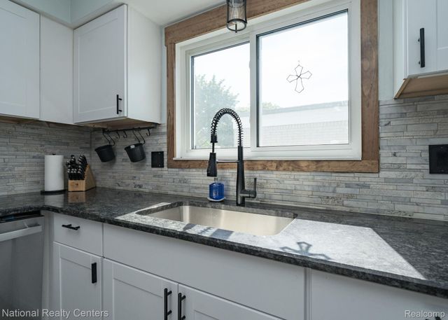 1760 Westwood Drive, Madison Heights, MI 48071