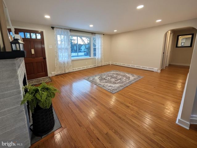 617 CRESCENT AVE, Lansdale, PA 19446