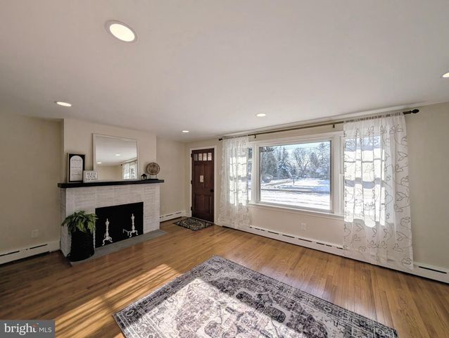 617 CRESCENT AVE, Lansdale, PA 19446