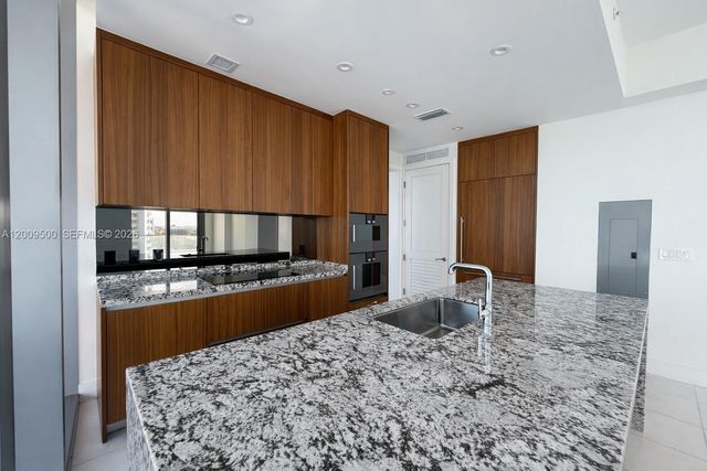 175 SE 25th Rd 1204, Miami, FL 33129