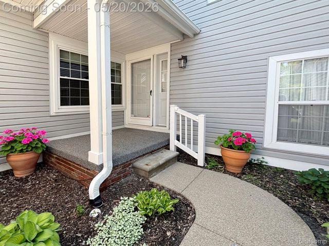 1146 Fairways Boulevard 23, Troy, MI 48085