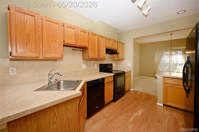1146 Fairways Boulevard 23, Troy, MI 48085