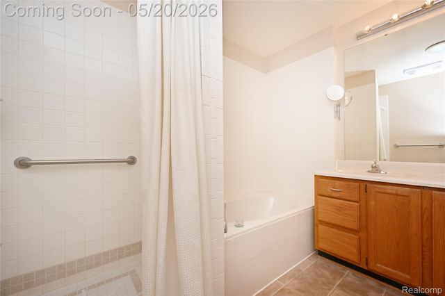 1146 Fairways Boulevard 23, Troy, MI 48085