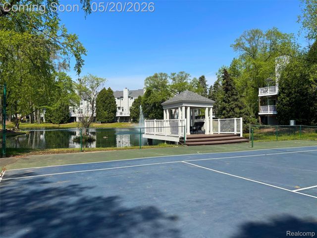1146 Fairways Boulevard 23, Troy, MI 48085