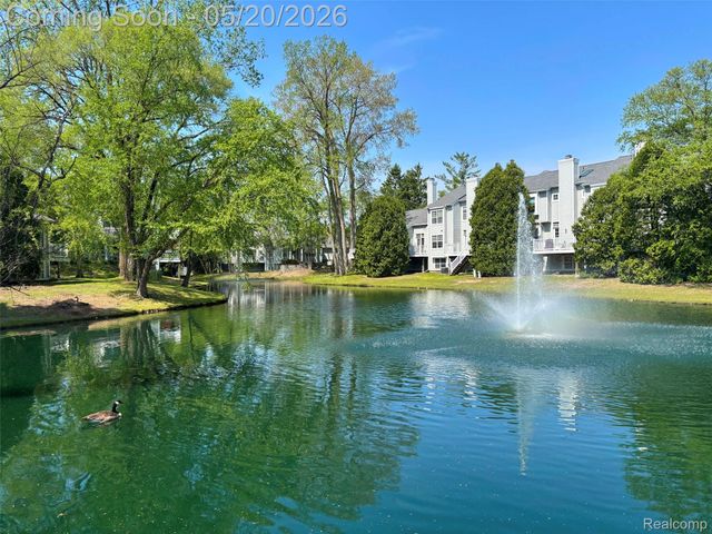 1146 Fairways Boulevard 23, Troy, MI 48085