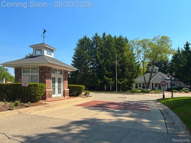 1146 Fairways Boulevard 23, Troy, MI 48085